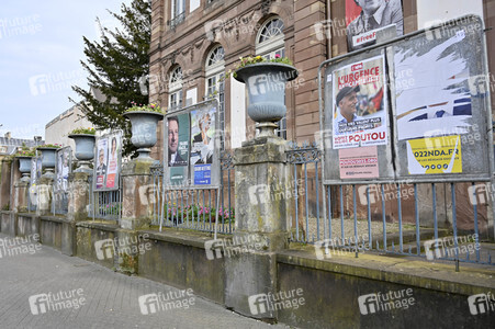 Plakate zur französischen Präsidentschaftswahl in Straßburg