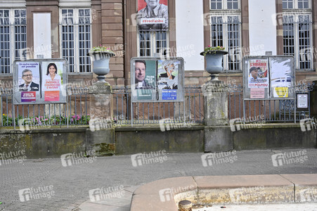 Plakate zur französischen Präsidentschaftswahl in Straßburg