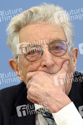 Bundespressekonferenz Kriegsverbrechen in der Ukraine in Berlin