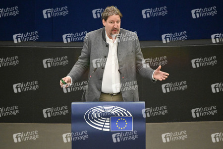 Plenartagung zu Gemeinsamkeiten des Putin-Regimes und rechtsextremer Bewegungen in Europa im EU-Parlament in Straßburg