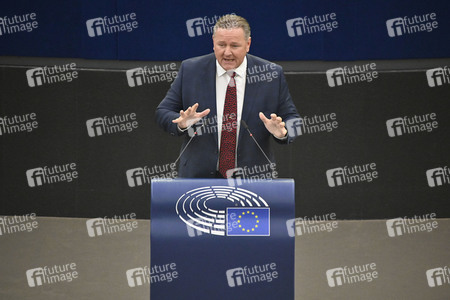 Plenartagung zu Gemeinsamkeiten des Putin-Regimes und rechtsextremer Bewegungen in Europa im EU-Parlament in Straßburg