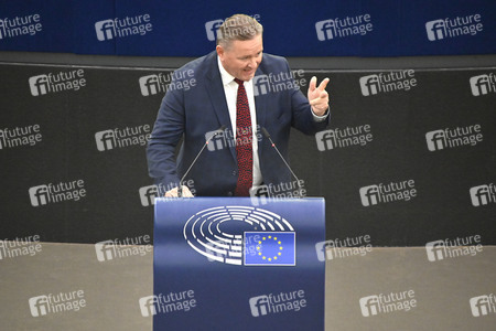 Plenartagung zu Gemeinsamkeiten des Putin-Regimes und rechtsextremer Bewegungen in Europa im EU-Parlament in Straßburg