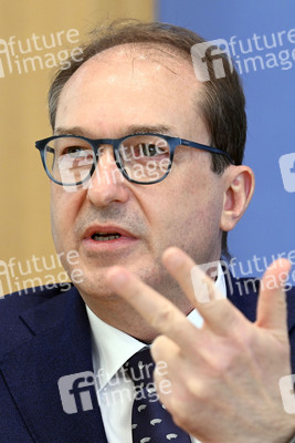 Bundespressekonferenz zur Verfassungsklage gegen das zweite Nachtragshaushaltsgesetz 2021 in Berlin