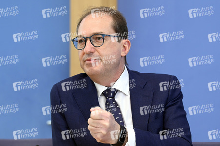 Bundespressekonferenz zur Verfassungsklage gegen das zweite Nachtragshaushaltsgesetz 2021 in Berlin