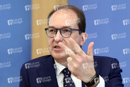 Bundespressekonferenz zur Verfassungsklage gegen das zweite Nachtragshaushaltsgesetz 2021 in Berlin