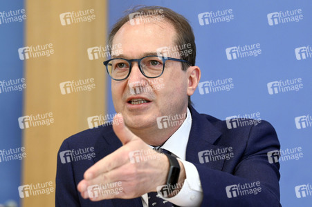 Bundespressekonferenz zur Verfassungsklage gegen das zweite Nachtragshaushaltsgesetz 2021 in Berlin