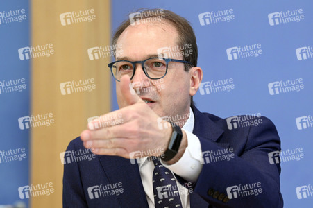 Bundespressekonferenz zur Verfassungsklage gegen das zweite Nachtragshaushaltsgesetz 2021 in Berlin