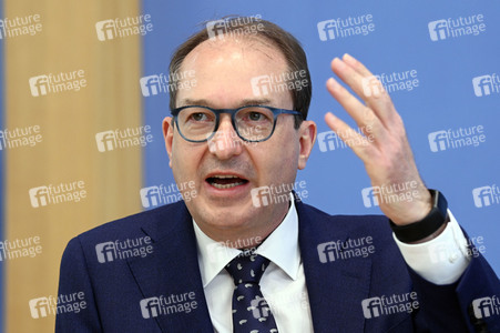Bundespressekonferenz zur Verfassungsklage gegen das zweite Nachtragshaushaltsgesetz 2021 in Berlin