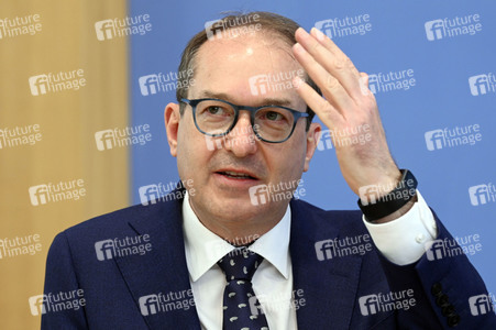 Bundespressekonferenz zur Verfassungsklage gegen das zweite Nachtragshaushaltsgesetz 2021 in Berlin