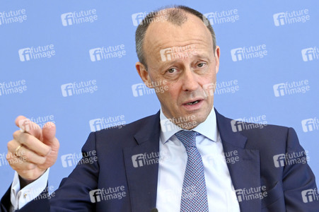 Bundespressekonferenz zur Verfassungsklage gegen das zweite Nachtragshaushaltsgesetz 2021 in Berlin