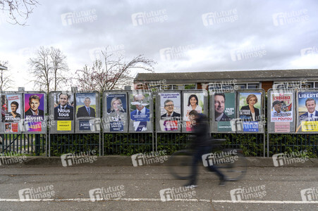Plakate zur französischen Präsidentschaftswahl in Lingolsheim