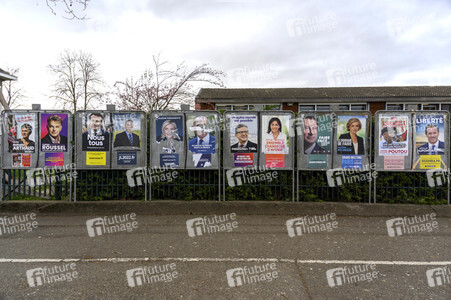 Plakate zur französischen Präsidentschaftswahl in Lingolsheim