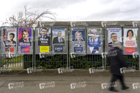 Plakate zur französischen Präsidentschaftswahl in Lingolsheim
