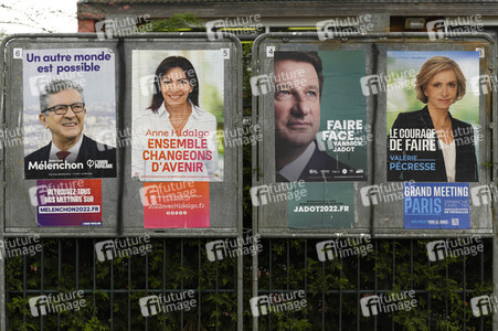 Plakate zur französischen Präsidentschaftswahl in Lingolsheim