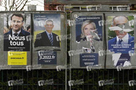 Plakate zur französischen Präsidentschaftswahl in Lingolsheim