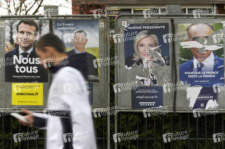 Plakate zur französischen Präsidentschaftswahl in Lingolsheim