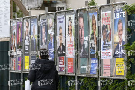 Plakate zur französischen Präsidentschaftswahl in Lingolsheim