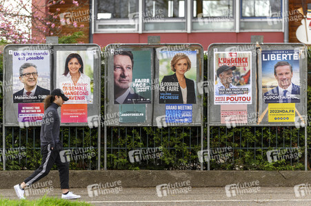 Plakate zur französischen Präsidentschaftswahl in Lingolsheim