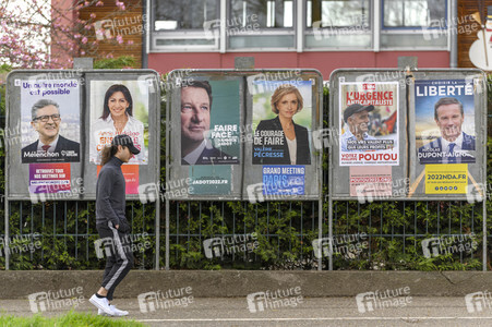 Plakate zur französischen Präsidentschaftswahl in Lingolsheim