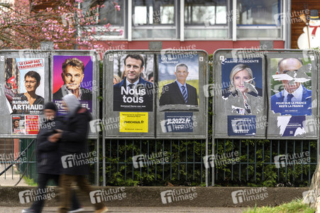 Plakate zur französischen Präsidentschaftswahl in Lingolsheim