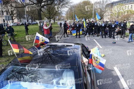 Pro-russischer Autokorso und Gegendemo in Hannover