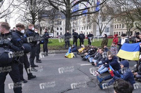 Pro-russischer Autokorso und Gegendemo in Hannover