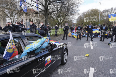 Pro-russischer Autokorso und Gegendemo in Hannover