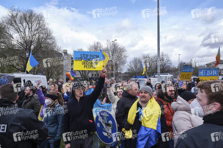 Pro-russischer Autokorso und Gegendemo in Hannover