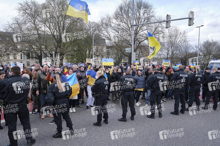 Pro-russischer Autokorso und Gegendemo in Hannover