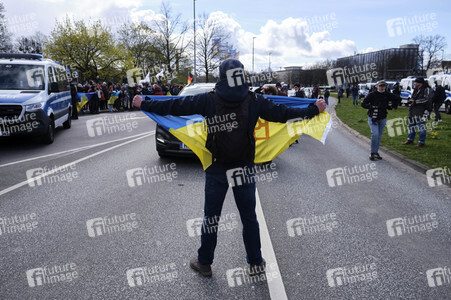 Pro-russischer Autokorso und Gegendemo in Hannover