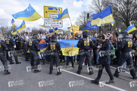 Pro-russischer Autokorso und Gegendemo in Hannover