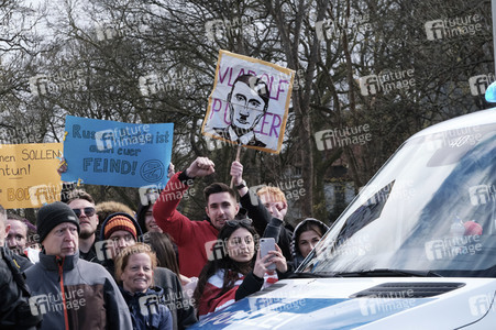 Pro-russischer Autokorso und Gegendemo in Hannover