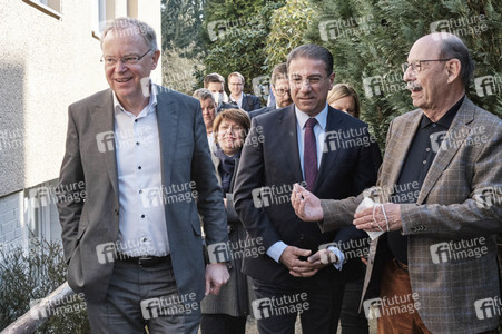 Stephan Weil besucht Unterkunft für ukrainische Geflüchtete in Hannover