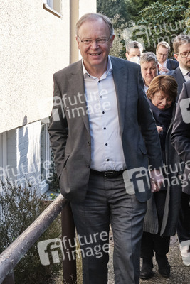 Stephan Weil besucht Unterkunft für ukrainische Geflüchtete in Hannover