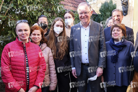 Stephan Weil besucht Unterkunft für ukrainische Geflüchtete in Hannover