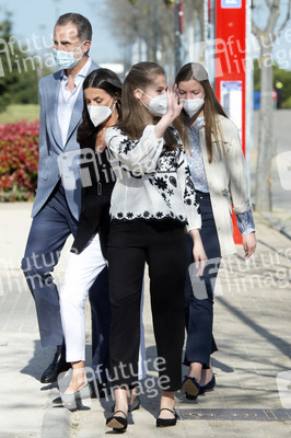 Die spanischen Royals besuchen ein Flüchtlingsunterkunft in Pozuelo de Alarcón