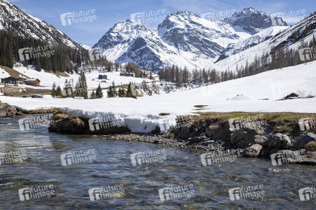 Schneeschmelze in den Schweizer Alpen