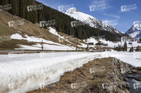 Schneeschmelze in den Schweizer Alpen