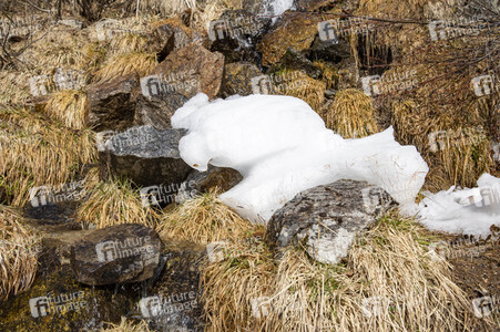 Schneeschmelze in den Schweizer Alpen