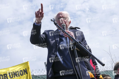 Bernie Sanders besucht Amazon-Gewerkschafter in New York