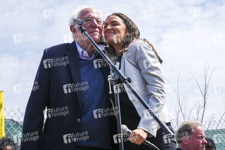 Bernie Sanders besucht Amazon-Gewerkschafter in New York