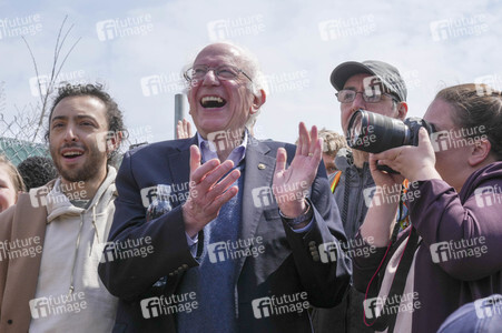 Bernie Sanders besucht Amazon-Gewerkschafter in New York