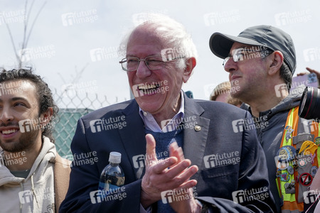 Bernie Sanders besucht Amazon-Gewerkschafter in New York