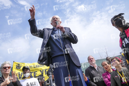 Bernie Sanders besucht Amazon-Gewerkschafter in New York