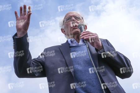 Bernie Sanders besucht Amazon-Gewerkschafter in New York