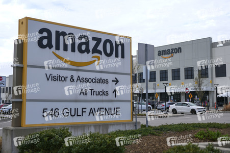 Bernie Sanders besucht Amazon-Gewerkschafter in New York