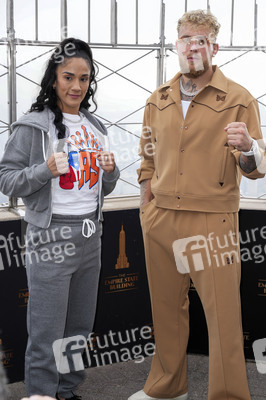 Empire State Building Lighting Ceremony mit Katie Taylor und Amanda Serrano in New York