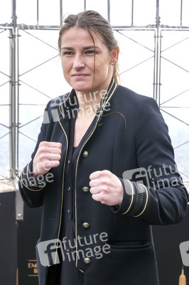 Empire State Building Lighting Ceremony mit Katie Taylor und Amanda Serrano in New York