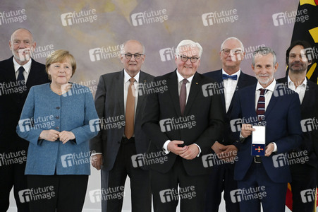 Verleihung des Verdienstkreuzes 1. Klasse an Ulrich Matthes in Berlin