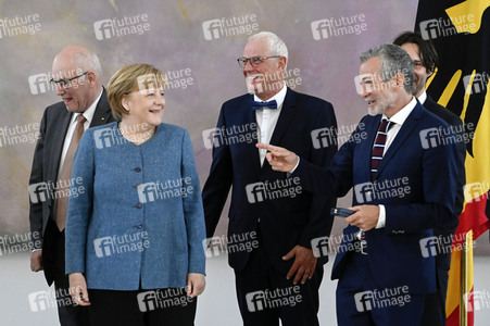 Verleihung des Verdienstkreuzes 1. Klasse an Ulrich Matthes in Berlin